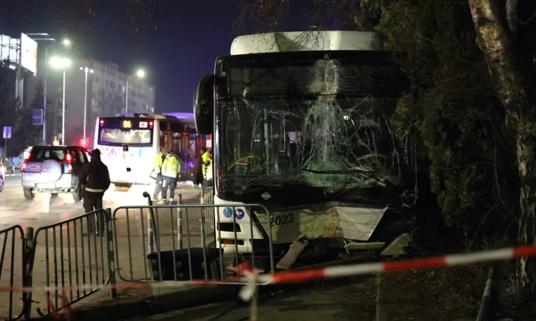 Оперираха ръката на блъснатата от автобус жена, още е с опасност за живота - Tribune.bg