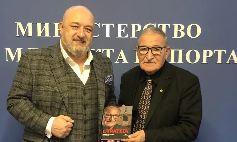 Министър Кралев и Димитър Пенев обсъдиха извършването на ремонт на стадиона в Мировяне - Tribune.bg