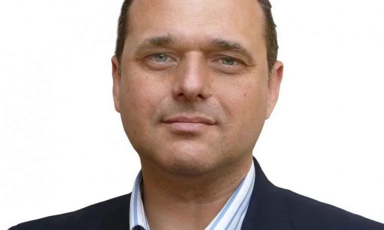 Веселинов: Не е ли възможен и трети път, при който защитата да се фокусира върху нуждаещите се? - Tribune.bg