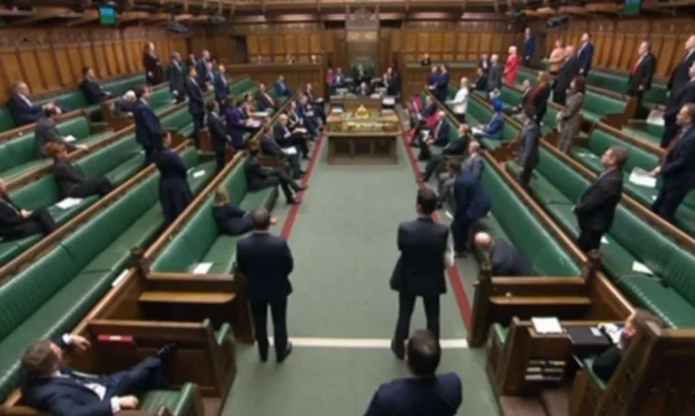 Парламентът на Великобритания спира работа за месец заради коронавируса - Tribune.bg