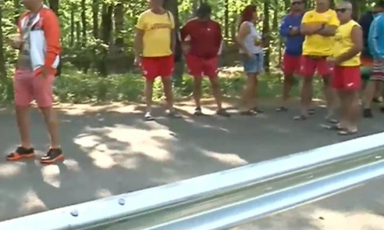 АПИ затвори с мантинела достъпа до плаж Перла в Приморско - Tribune.bg