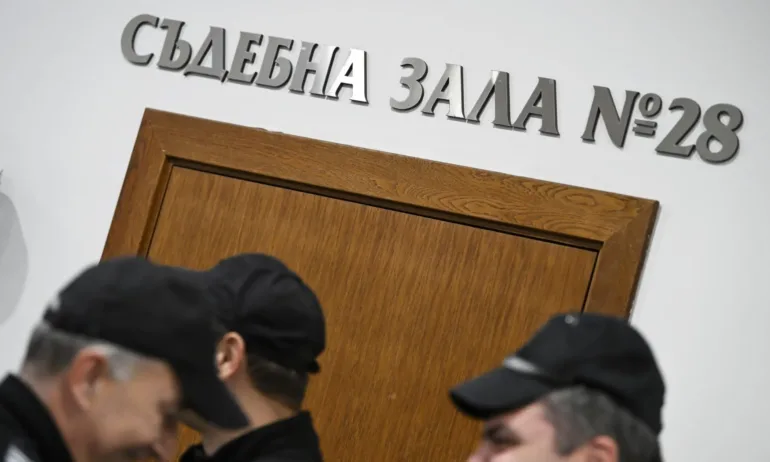 На директора на 138-о училище му прилоша в съдебната зала - Tribune.bg