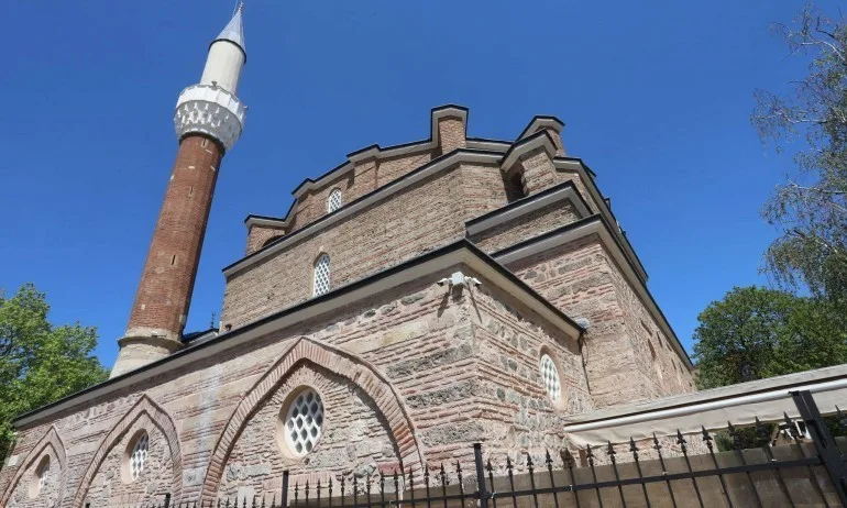 Ясни са датите на религиозните празници през 2021 г. на вероизповеданията, различни от източноправославното - Tribune.bg