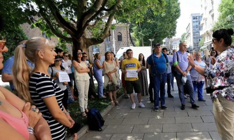 Хотелиери и туроператори готови на протест срещу заповед на здравния министър - Tribune.bg