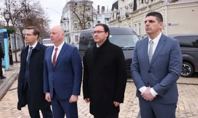 Росен Желязков и делегацията ни излязоха от бомбоубежището: Рабираме болката на Украйна - Tribune.bg