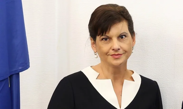 Дариткова: Държавата полага непрекъснати усилия за регулация на лекарствения пазар - Tribune.bg