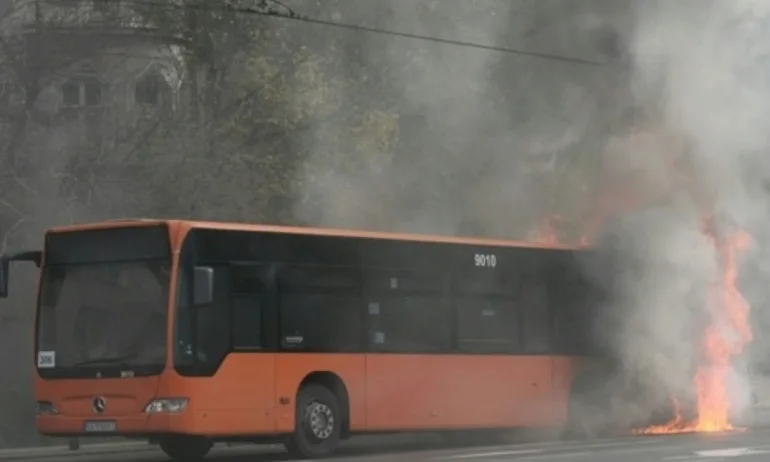 Автобус пламна в Радомир - Tribune.bg