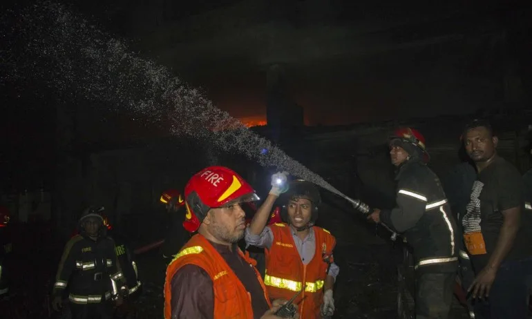 Опустошителен пожар погуби десетки хора в Бангладеш - Tribune.bg