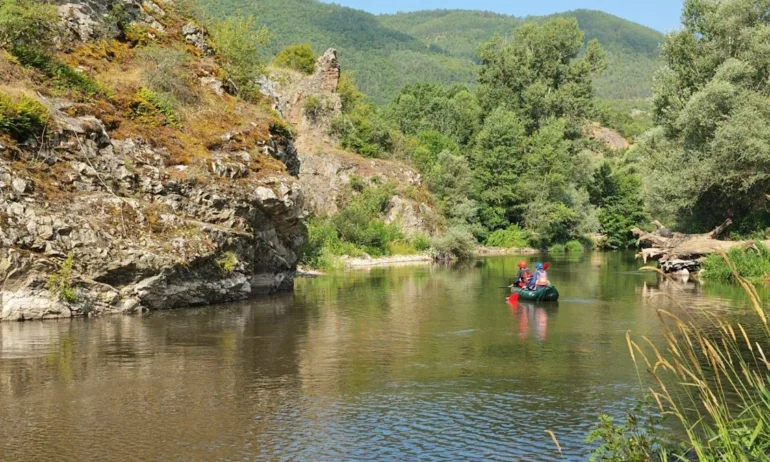 Лодки, дронове и водолази: Няма следа от детето, изчезнало във водите на Струма - Tribune.bg