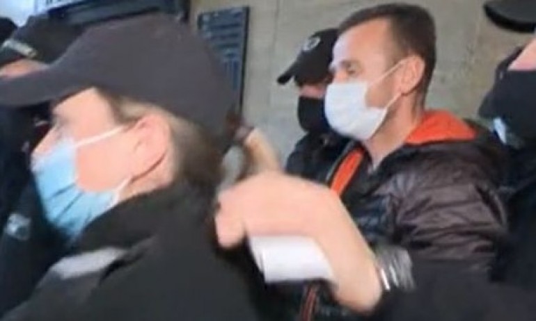 Домашен арест за обвинения за пране на пари, отпуснати за строежа на Хемус - Tribune.bg