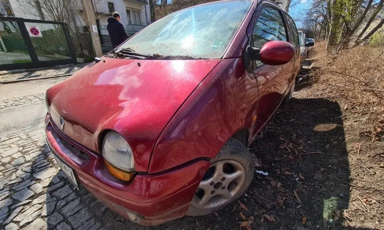 466 изоставени автомобила са вдигнати от улиците на София - Tribune.bg