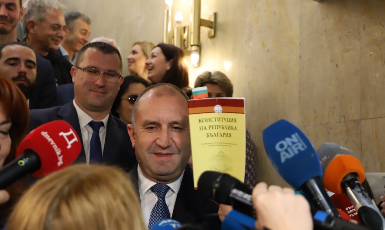 Обрат: Радев вече твърди, че от юридическа гледна точка Крим принадлежи на Украйна - Tribune.bg