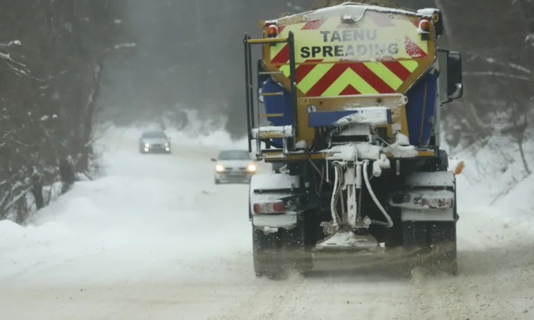 Сняг и дъжд в съботния ден, на места движението е затруднено - Tribune.bg