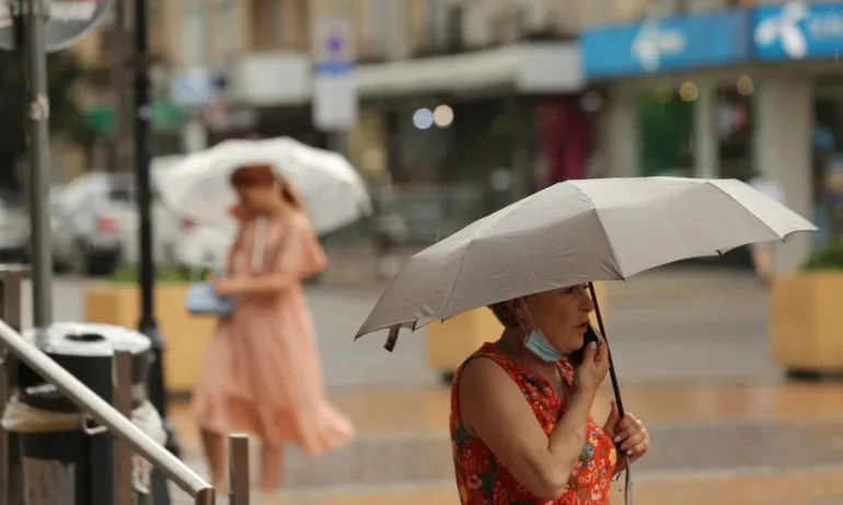 Силен вятър и гръмотевични бури в страната - Tribune.bg