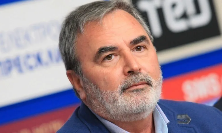 Доц. Кунчев: Бях заплашван с гнусни есемеси с ругатни - Tribune.bg