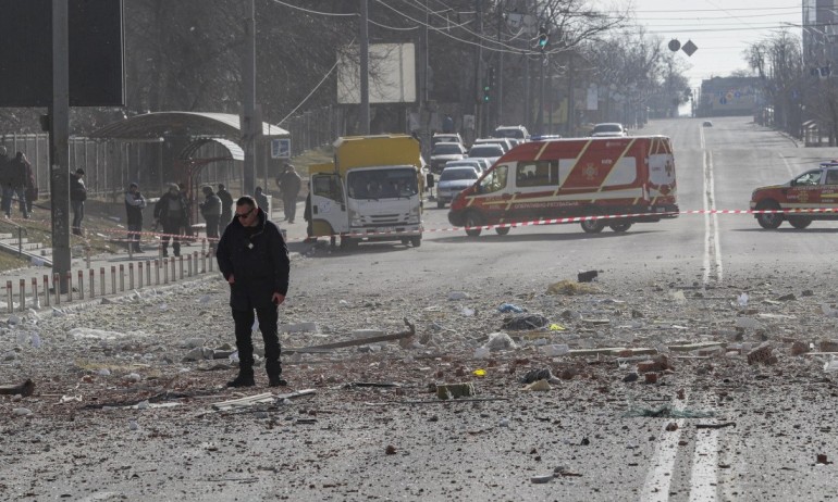Силен обстрел е имало по различни цели в Киев. Четирима