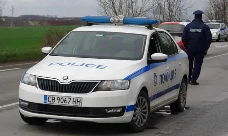 Тежък пътен инцидент: ТИР помете лек автомобил, загина 12-годишно дете - Tribune.bg