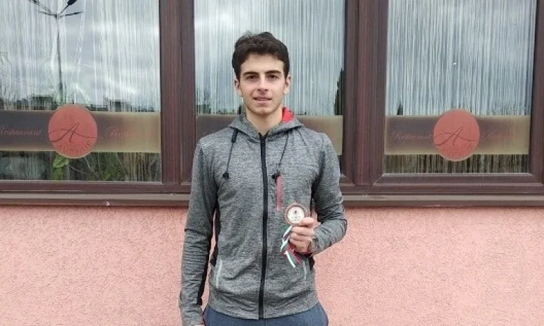 Денислав Проданов триумфира с титлата по двойки на турнир от ITF в Румъния - Tribune.bg