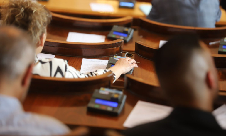 На първо четене: Депутатите приеха увеличение на пенсиите - Tribune.bg