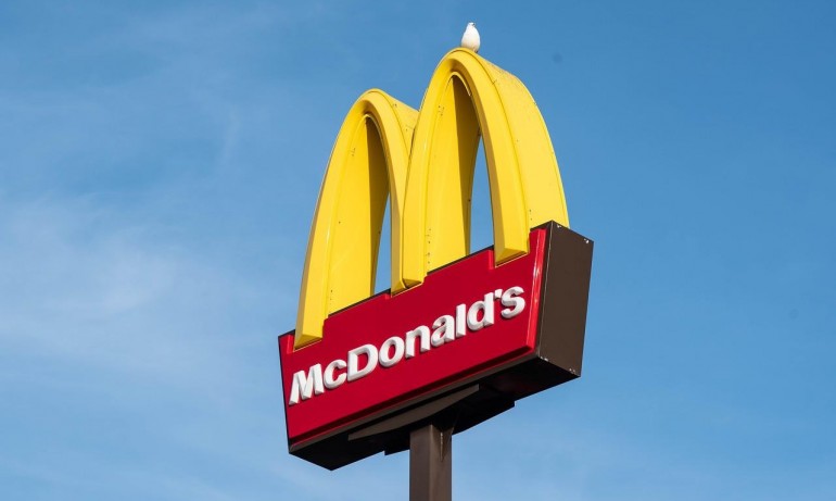Световната верига за бързо хранене Макдоналдс ще напусне руския пазар.