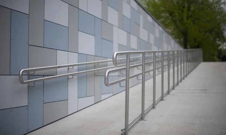 МТСП финансира изграждането на 54 съоръжения за достъпна среда за хора с увреждания - Tribune.bg