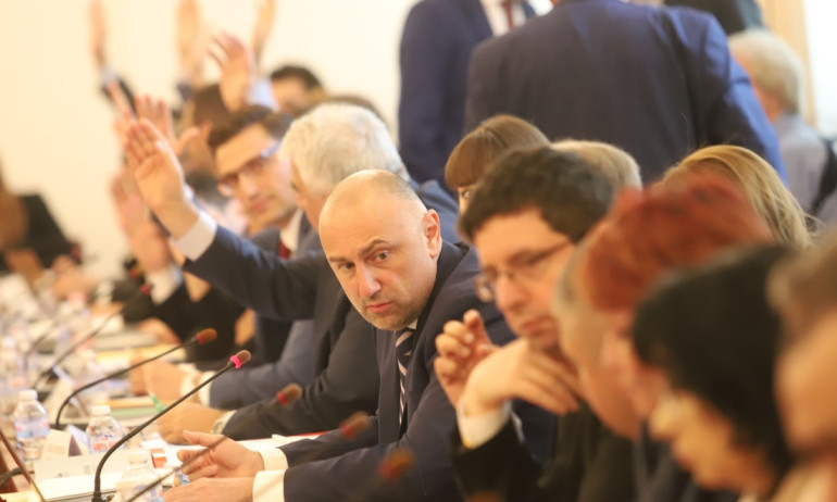 Ресорната комисия в НС отхвърли актуализацията на бюджета - Tribune.bg