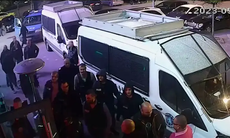 МВР с дисциплинарна проверка срещу полицаи за голите обиски в Пловдив - Tribune.bg