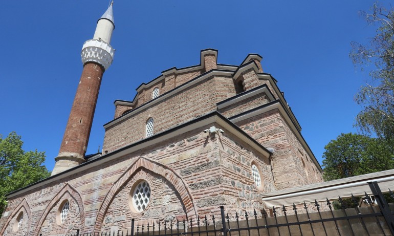 Борисов и Радев поздравиха мюсюлманите за Рамазан Байрам - Tribune.bg