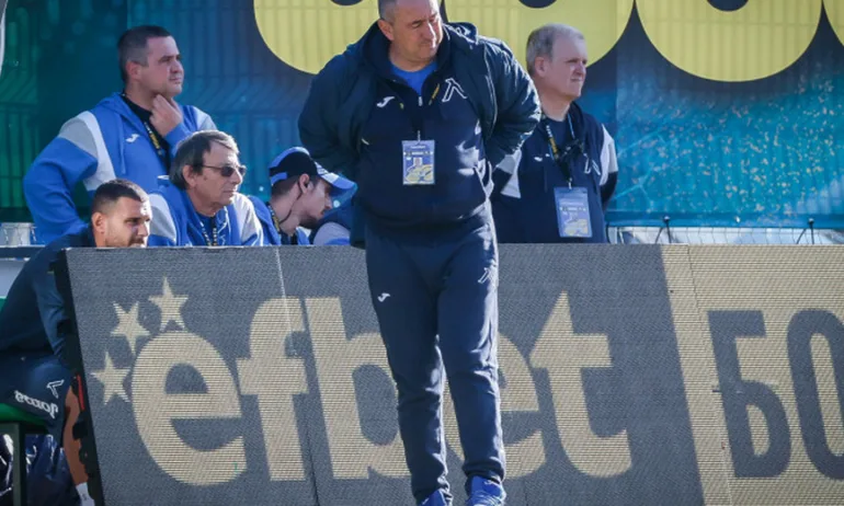 Станимир Стоилов иска още един панамец в състава си - Tribune.bg