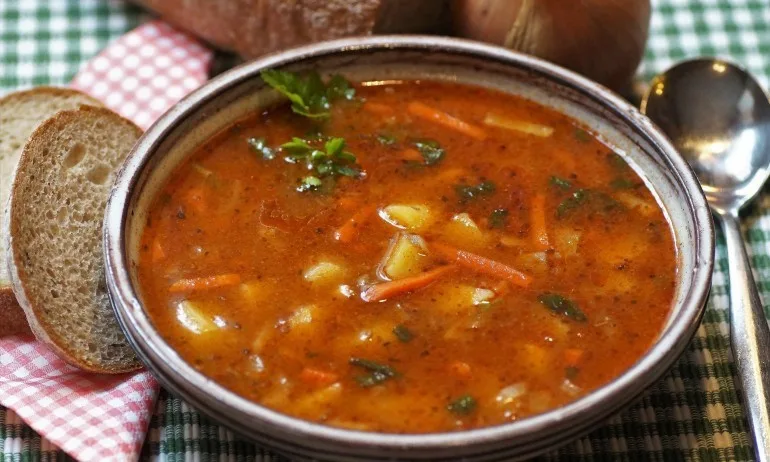 Пет столични храма осигуряват топъл обяд за хора в нужда - Tribune.bg