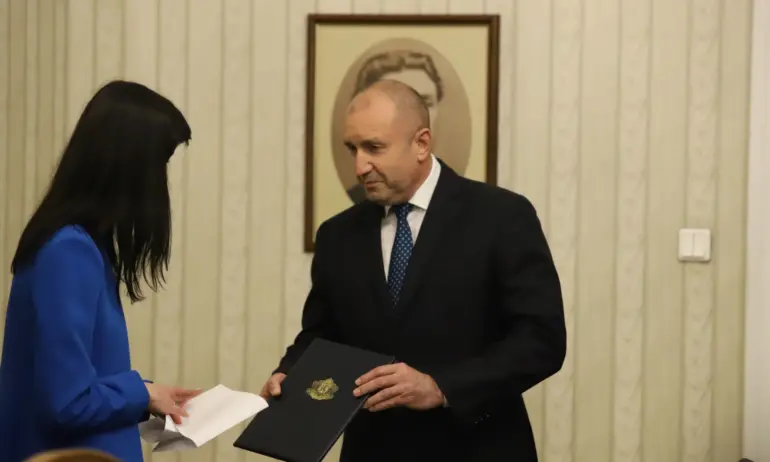 Мария Габриел върна на Радев неизпълнен мандат за съставяне на правителство - Tribune.bg