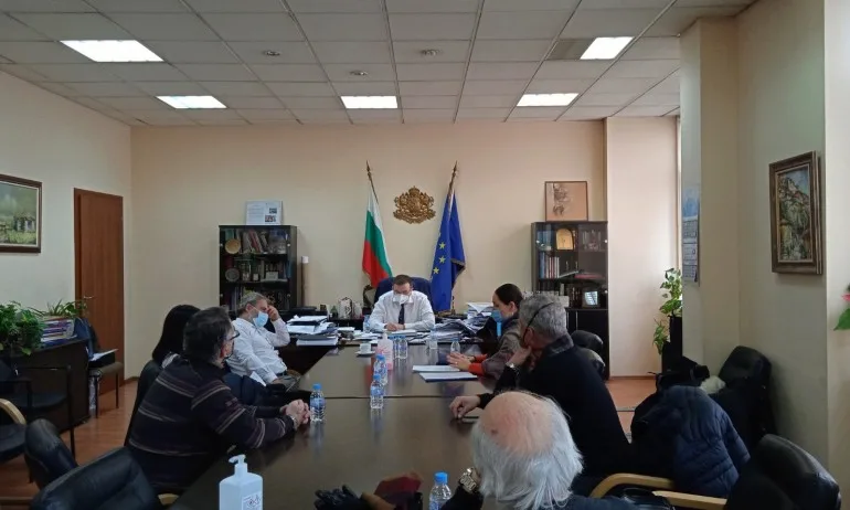 Ангелов на срещата с танцовите школи: Парадокс е, че аз воювам с вас за вашето здраве - Tribune.bg