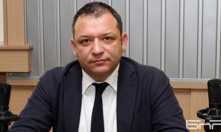 Спряганият за външен министър от ИТН се представя за член на АЕЖ, от там опровергават - Tribune.bg