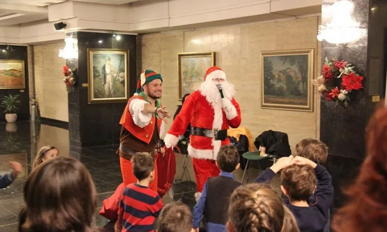 Световният дипломат Дядо Коледа посети МВнР - Tribune.bg