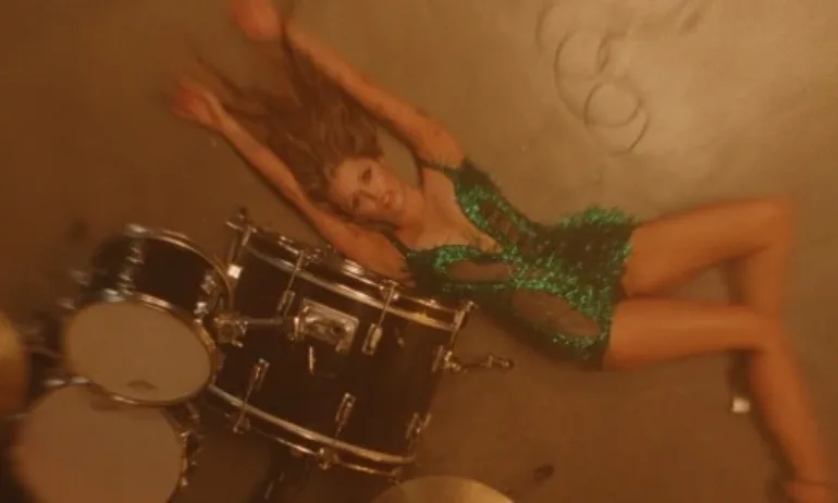 Майли Сайръс с първи по рода си поп-опера албум - Tribune.bg