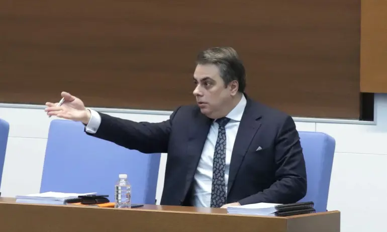 Кавга за еврозоната и енергетиката в НС: Асен Василев бил министърът с най-дълбоко гърло, според ИТН - Tribune.bg