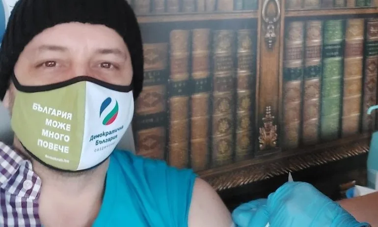 Антоанета Цонева и Борислав Сандов се ваксинираха - Tribune.bg