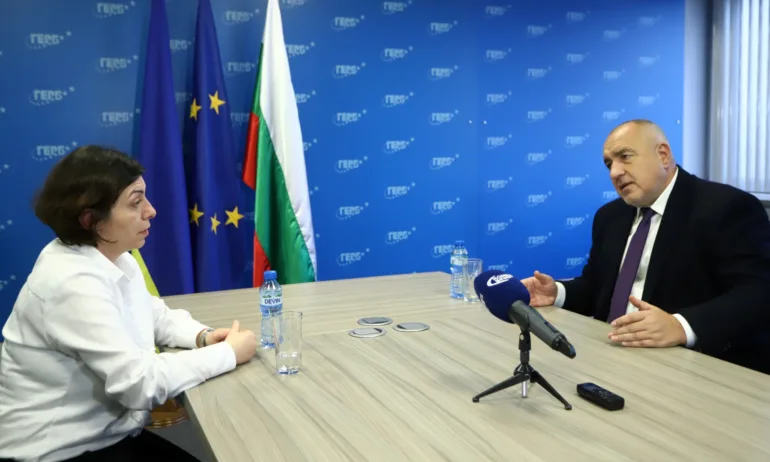 Бойко Борисов пред майката на пребития Пендиков: Нашият гняв не е безобиден, осъдете нападателите - Tribune.bg