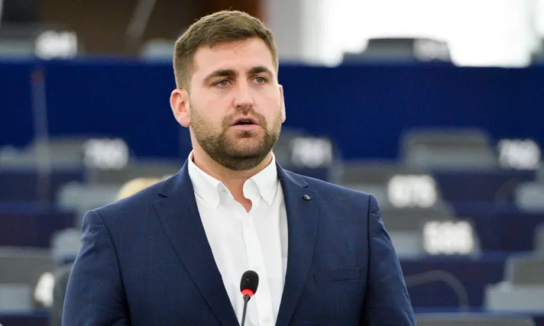 Андрей Новаков: България трябва да отговори твърдо на Северна Македония - Tribune.bg