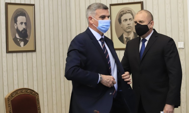 Breaking.bg: Хора на Радев коват структурите на новата партия на Янев - Tribune.bg