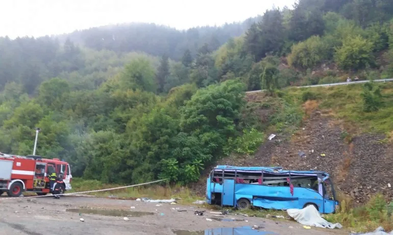 Шофьорът на катастрофиралия автобус край Своге се изправя пред съда - Tribune.bg