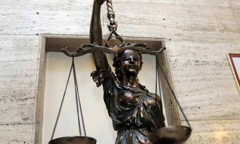 32-годишен от Пловдив източил 38,5 млн. паунда от социалната система на Великобритания - Tribune.bg