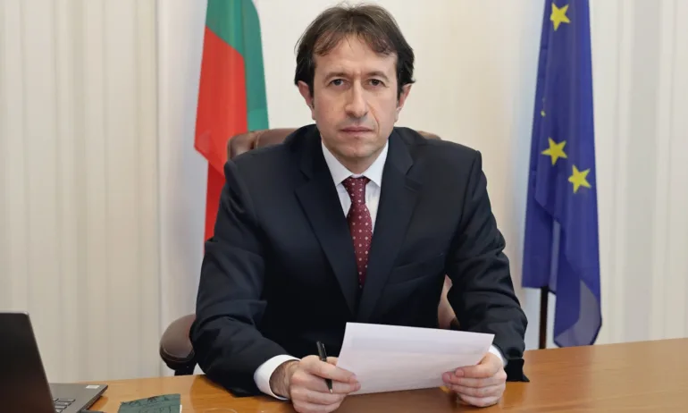 Корман Исмаилов: Над 60% от пощенските служители са на минимална заплата, а директорът на над 7600 евро - Tribune.bg