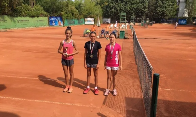 Никола Маринов и Лидия Енчева триумфираха на регионално до 14 г. във Варна - Tribune.bg