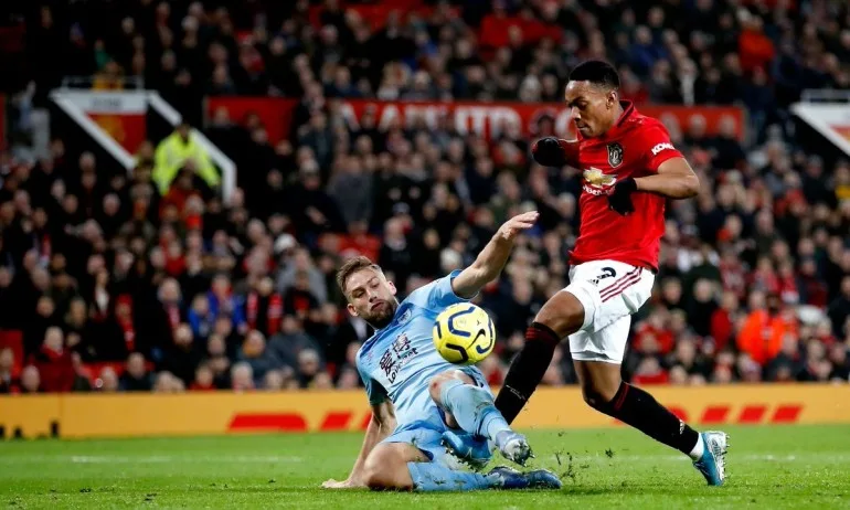 Манчестър Юнайтед се изложи у дома срещу Бърнли - Tribune.bg