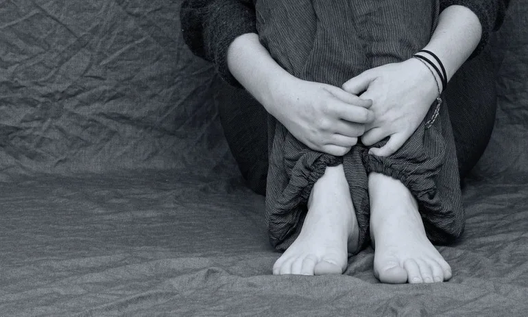 Жертвите на трафик на хора остават поне месец в приюти - Tribune.bg