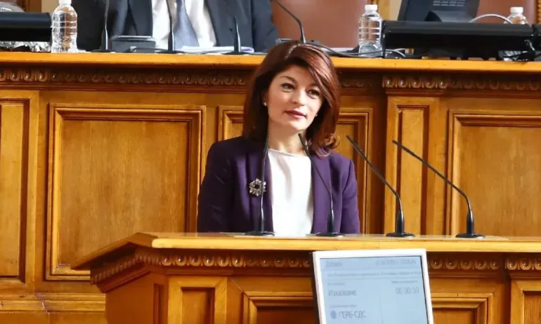 Десислава Атанасова: За две години хората се нагледаха на кризи - Tribune.bg