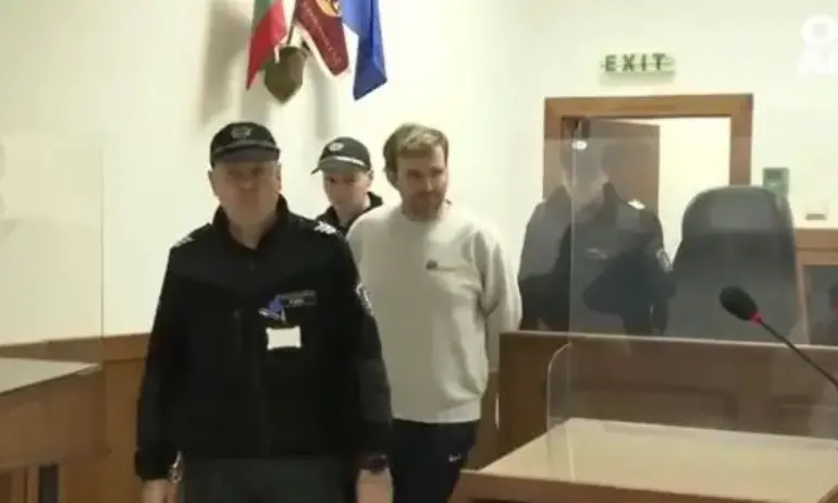 Вкарват Червения пират в психиатрична клиника за 3 месеца - Tribune.bg