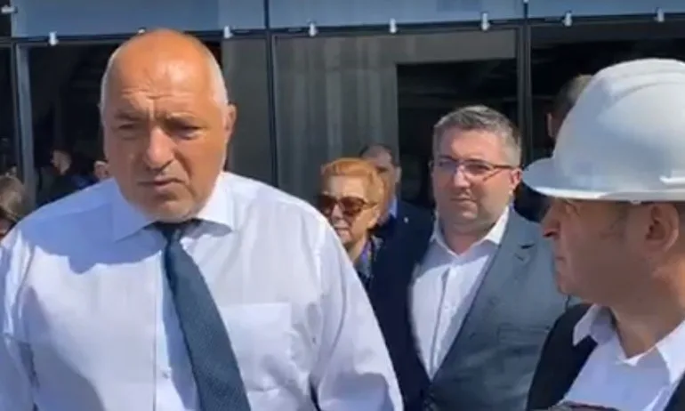 Борисов инспектира строителството на спортната зала в Бургас - Tribune.bg