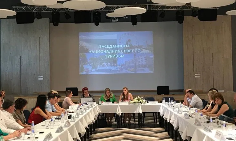 Ангелкова пред Националния съвет по туризъм: Работим индивидуално за всеки от пазарите в топ 10 за България - Tribune.bg